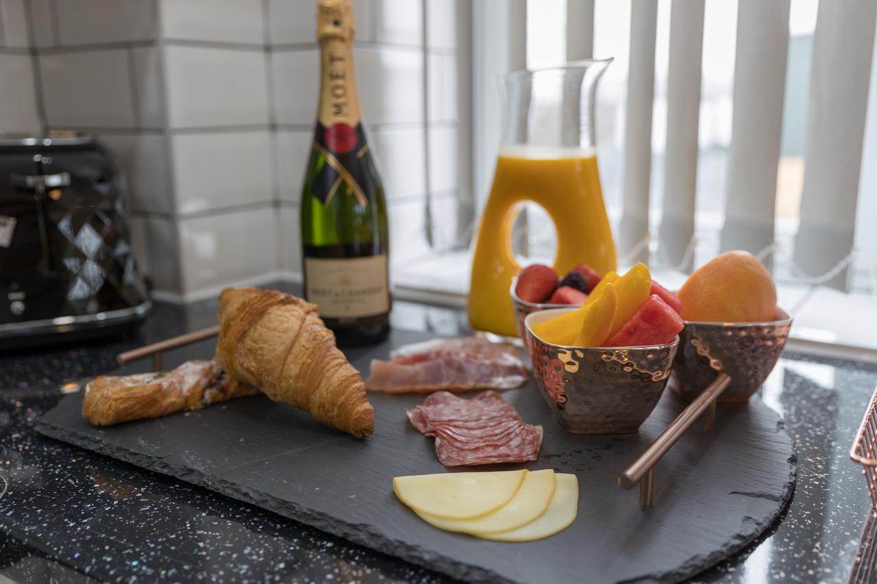 London Heathrow Serviced Apartments Ashford  Exterior photo